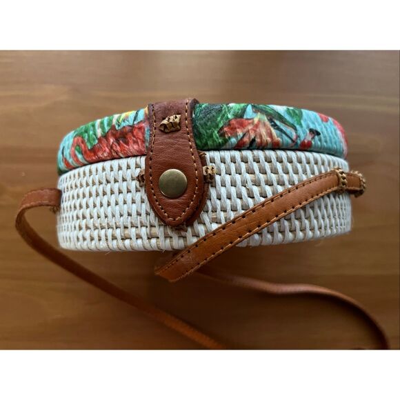 Hawaiian Painted Flamingo Floral Round Rattan Crossbody Purse/Bag - Picture 4 of 5